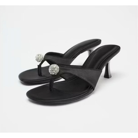 (lùi 1sz) Guốc Z đen lụa xỏ ngón quả cầu đá trắng FULLBOX(sẵn)-H449/T1.4