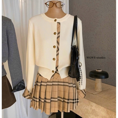 Áo khoác len cardigan WGWE 8669 phong cách Hàn+ Chân Váy Kẻ Caro Xếp Ly W8040#/H518