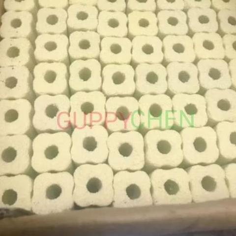 thanh sứ hoa mai nhỏ 9x3x3cm cho hồ cá