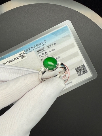 Nhẫn Bạch Kim Phỉ Thuý Jadeite A