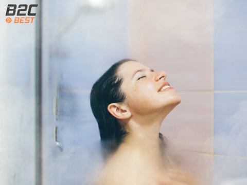 Vì sao tắm nước nóng có thể khiến da khô, tóc dễ hư tổn?