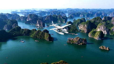 Bay thủy phi cơ ngắm vịnh Hạ Long giá tốt