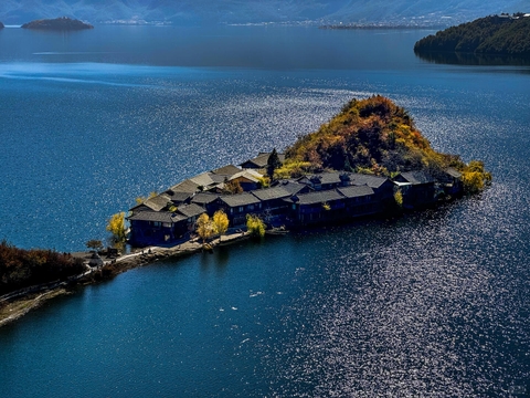 Du lịch Hồ Lugu: Thiên đường xanh giữa Lệ Giang và Tứ Xuyên