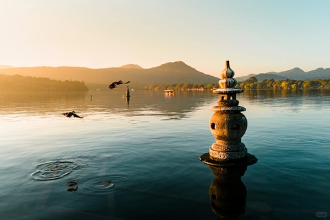 Khám phá Tam Đàn Ấn Nguyệt – Vẻ đẹp phản chiếu ánh trăng Tây Hồ