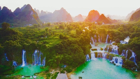 Vẻ đẹp Việt Nam trong mắt khách du lịch nước ngoài