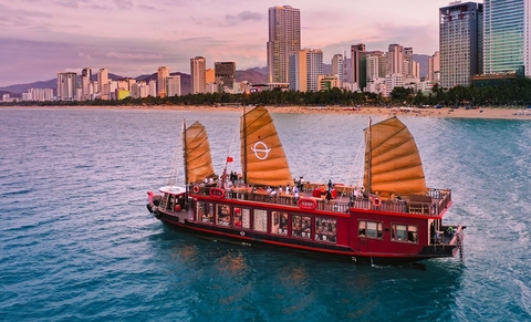 Du thuyền trong ngày Emperor Cruises Nha Trang
