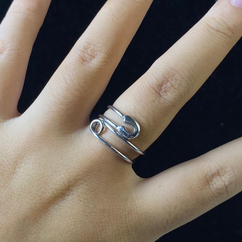 Nhẫn Safety Pins - Safety Pins Ring - Chất Liệu Titanium không rỉ - Nhẫn Nữ