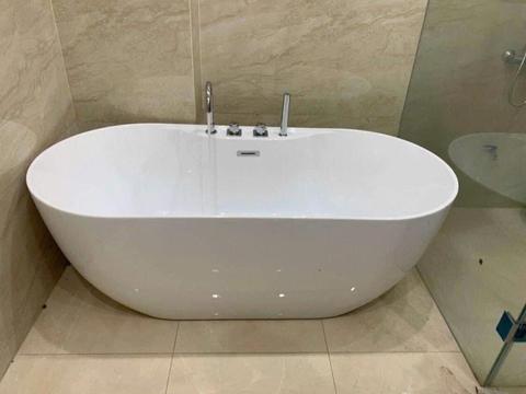 Bồn Tắm Ovan Viền Mỏng Gắn Sen Vòi MKT-17