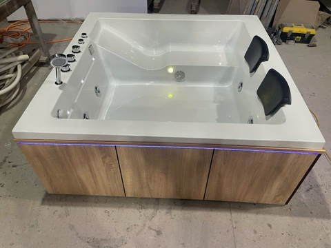 Bồn Đôi Full Massage 1600x1600