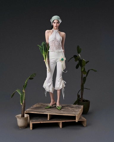 Áo thun ren trắng cổ yếm thắt dây - Leek Top