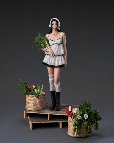 Áo babydoll voan trắng hai dây phối ren đen - Junni Top