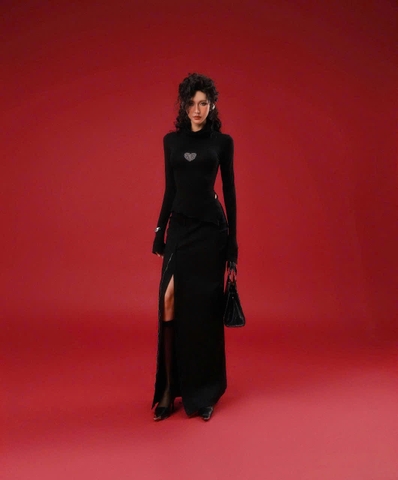 Áo thun tay dài cổ trụ đen đính đá - Silver Heart Top