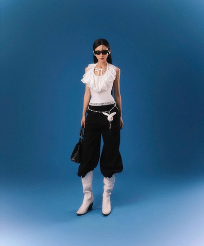 Áo thun trắng cổ vạt bèo phối ren - Awesome Top