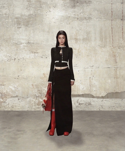 Set áo khoác lửng tay dài và áo croptop hai dây chấm bi đen - Black Beetle Top