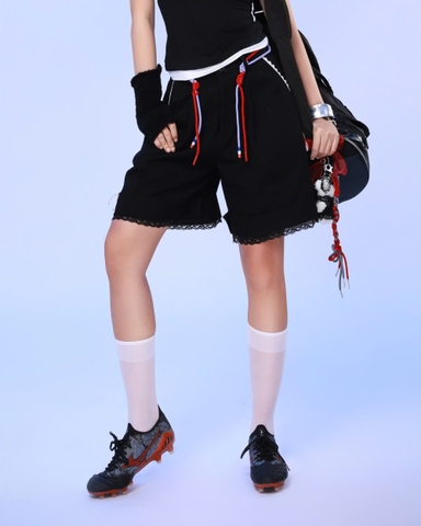 Quần jean đen lửng phối ren - Aliyah Shorts