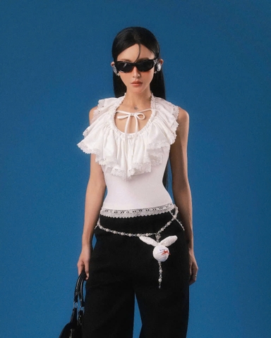 Áo thun trắng cổ vạt bèo phối ren - Awesome Top