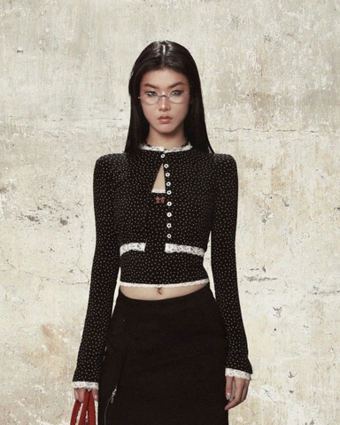 Set áo khoác lửng tay dài và áo croptop hai dây chấm bi đen - Black Beetle Top