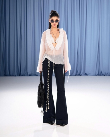 Áo trắng tay dài xuyên thấu cổ V xẻ sâu - Lillie Top