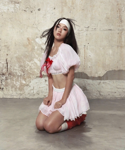 Áo croptop hồng phấn tay phồng đính nơ đỏ phối ren - Anna Belle Top
