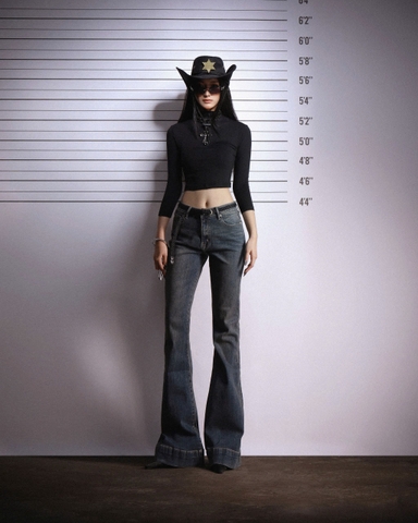 Áo croptop đen tay dài cổ cao - Chain Top