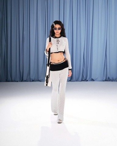 Áo thun croptop chấm bi tay dài - Dot Melor Top