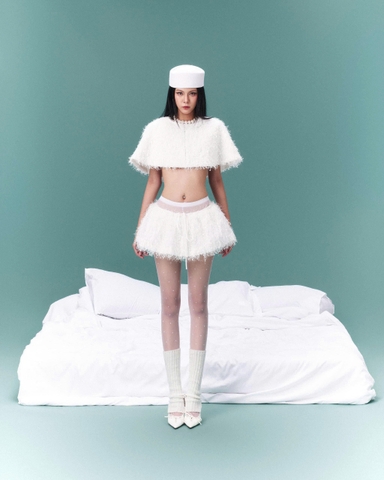 Áo khoác lông choàng trắng form croptop - White Mischief Coat