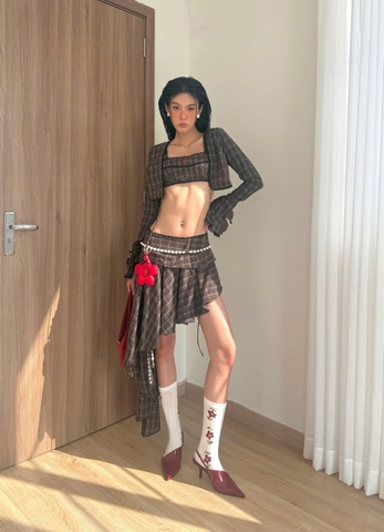 Áo croptop tay dài sọc caro phối ren - Noire Top