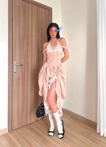 Đầm dài trễ vai phối bra nổi và dây rút