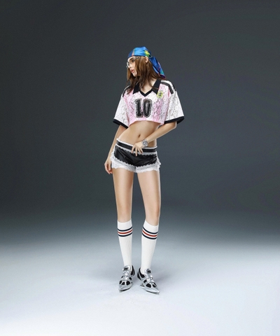 Áo thun ren croptop sọc hồng phấn in số cổ áo đá bóng - Mia Croptop