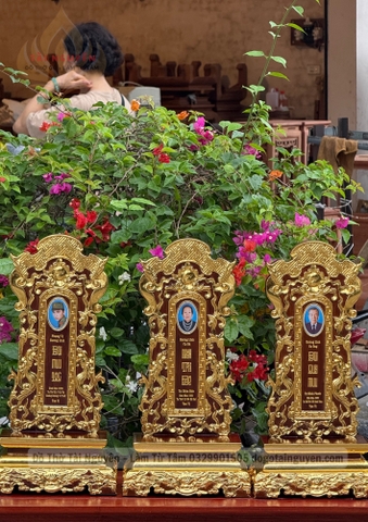 Bài vị cuốn thư gắn ảnh