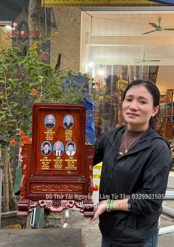 Khung thờ 5 gia tiên