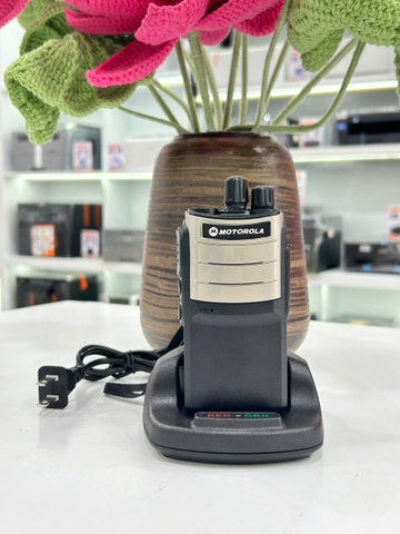 Máy bộ đàm Motorola VX-4610