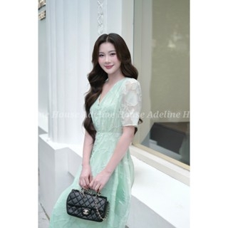 Adeline House - Váy thiết kế cổ V thêu thanh lịch dáng dài - TK02