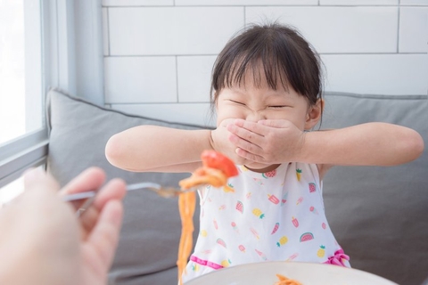 Dấu hiệu và cách xử lý khi bé biếng ăn kéo dài