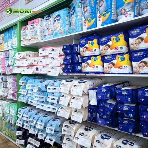 Bé 3 tháng nên dùng bỉm dán hay bỉm quần?