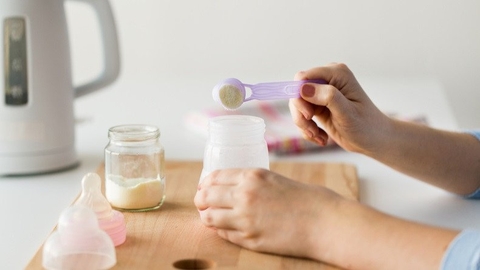 Cẩm Nang Chọn Mua Máy Đun Nước Pha Sữa Cho Mẹ Bỉm Bận Rộn