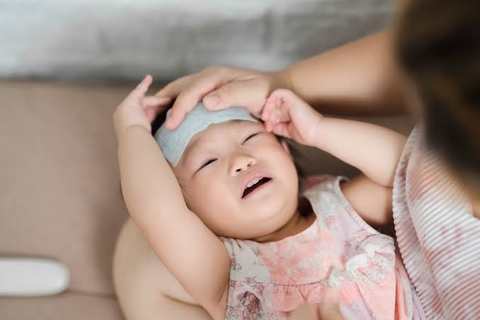 Con giao mùa hay ốm vặt, mẹ cần làm gì?