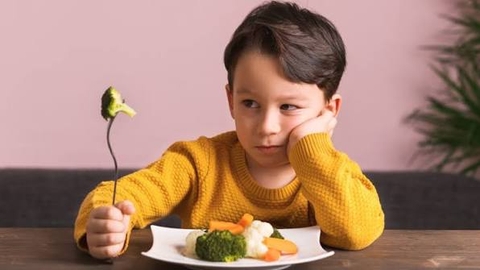 Bé Biếng Ăn Khi Thay Đổi Thời Thời Tiết: Mẹ Nên Làm Gì Để Giúp Con Ăn Ngon Trở Lại?