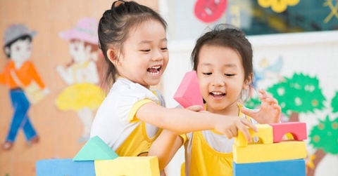 Cách chọn sữa tăng cân, phù hợp cho bé đi nhà trẻ trước năm học mới