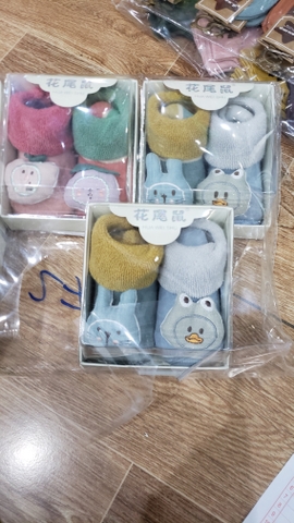 Set 2 đôi tất  HUA WEI
