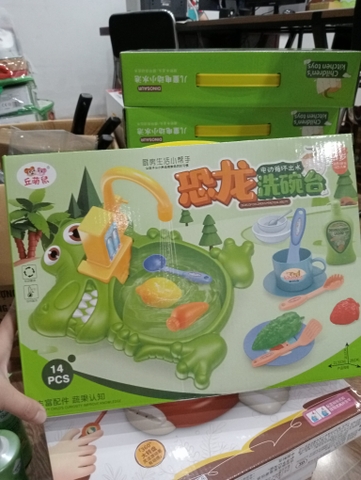 Đồ Chơi Rửa Chén Hình Cá Sấu Có Vòi Nước – Giúp Bé Học Làm Việc Nhà Vui Nhộn!
