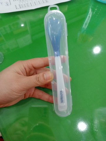 THÌA ĂN DẶM SILICON KÈM HỘP KÍN KICHILACHI – GỌN GÀNG, AN TOÀN, MẸ YÊN TÂM BÉ ĂN NGON!