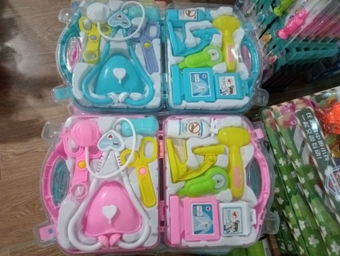 Bộ Đồ Chơi Bác Sĩ Mini Cho Bé – Vali Y Tế Đa Năng