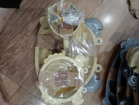 Bộ Khay Ăn Dặm Hình Cua Dễ Thương Cho Bé