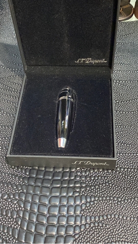 S.T. Dupont hình cây bút
