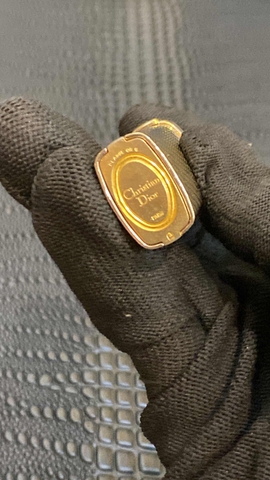 Christian Dior Paris
Placue or G