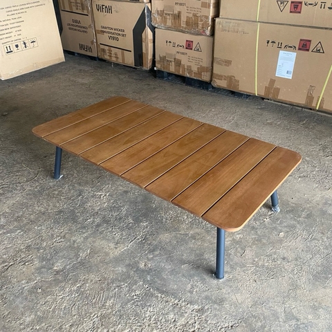 Bàn sofa Carina dùng được cả trong nhà và ngoài trời