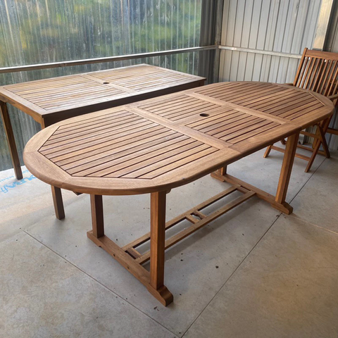 Bàn ăn gỗ ngoài thông minh Oval thanh lý- Outdoor dinning table