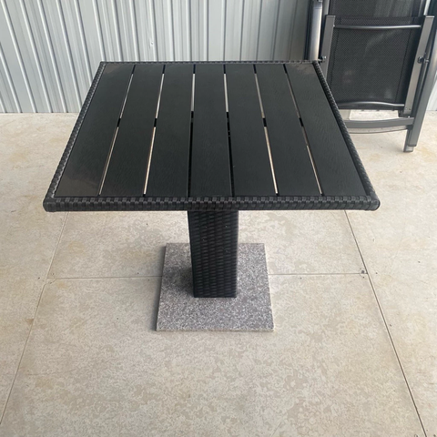 BÀN ĂN NGOÀI TRỜI, BÀN CÀ PHÊ GIẢ MÂY KDG026 70 × 70 × 75 cm | Bền Đẹp – Sang Trọng – Chống Chịu Thời Tiết