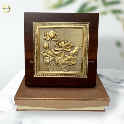 TRANH HOA SEN BẰNG ĐỒNG VÀNG GIẢ CỔ - KÍCH THƯỚC 20X20CM